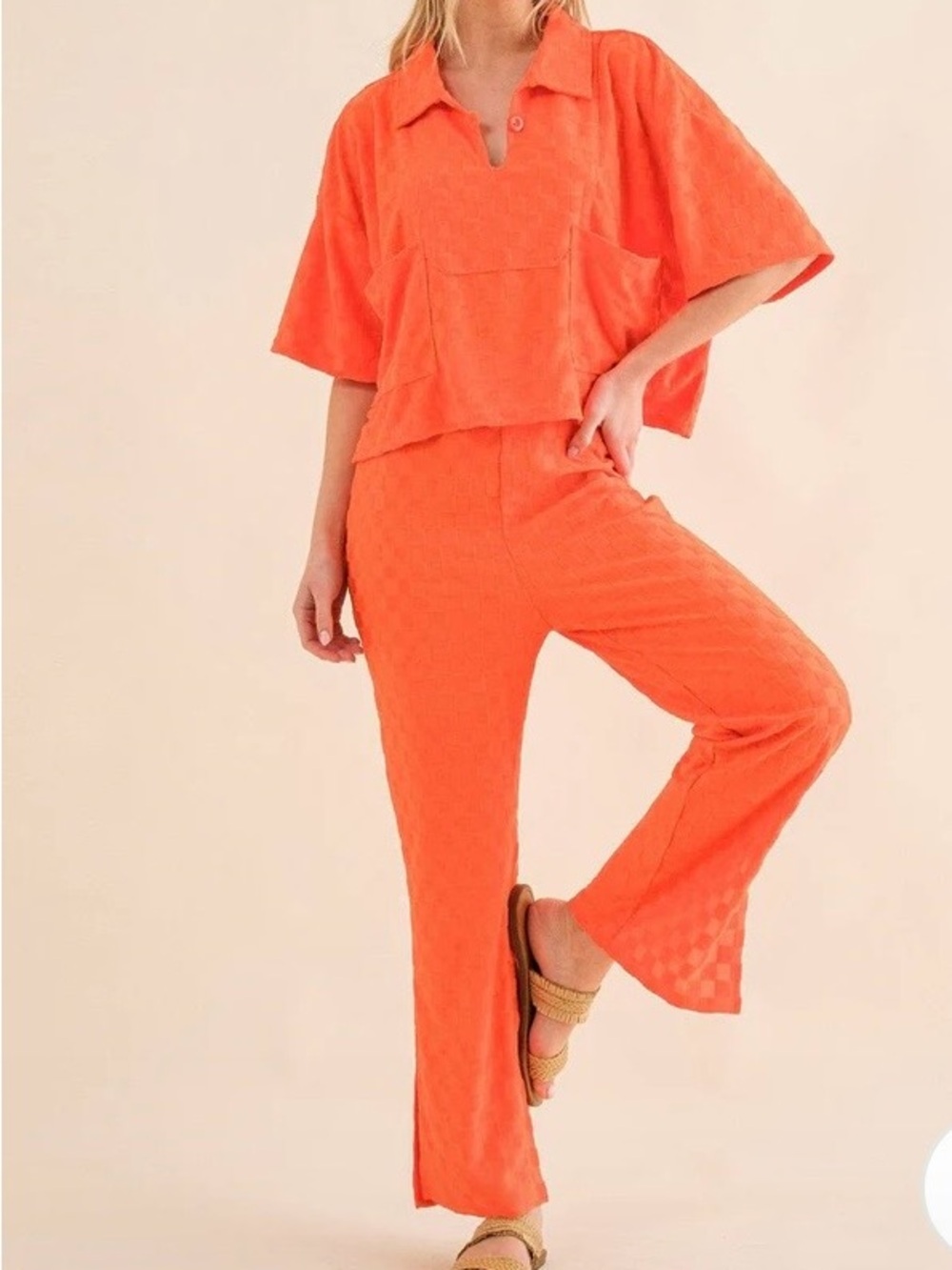 0256.  🩷Orange Two-Piece Textured Pants Set - Picture 2 of 3